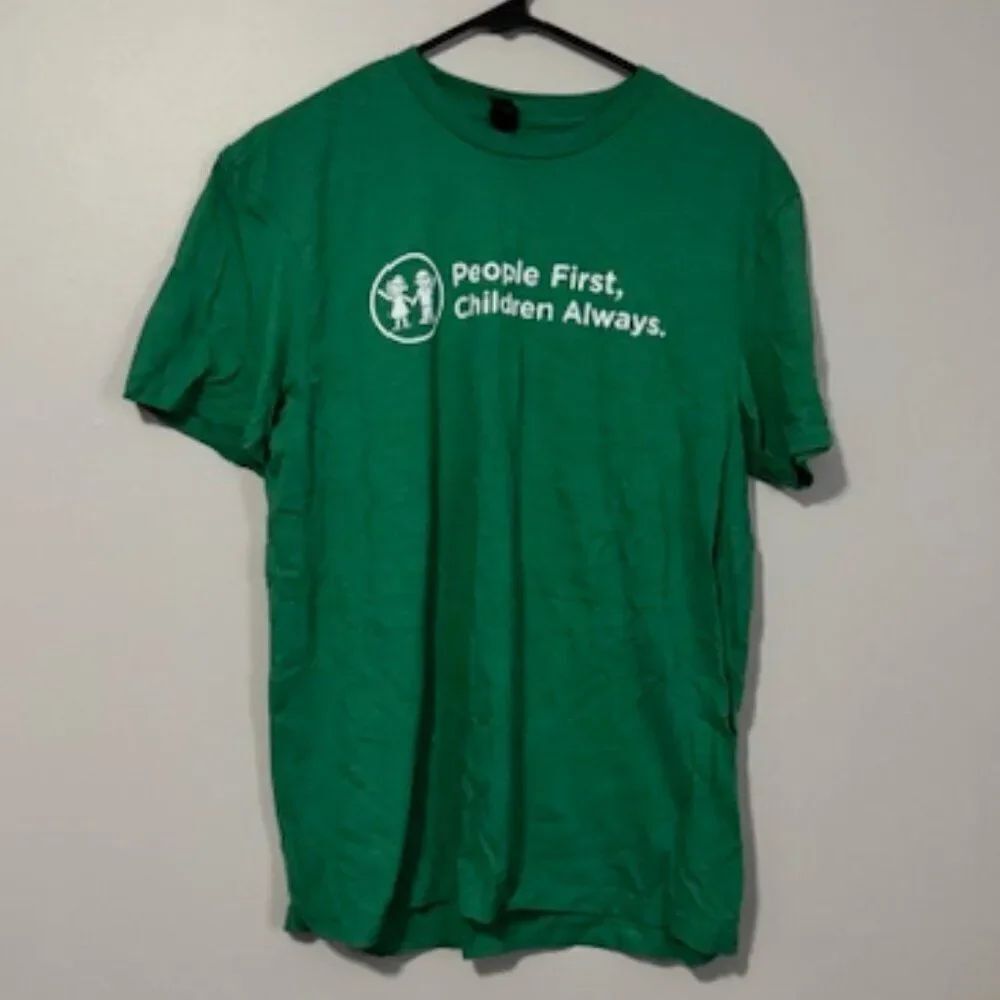 USED Woman's District Short Sleeve Shirt Color Green Size Medium